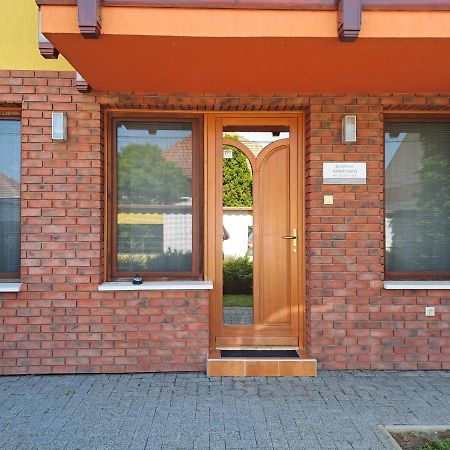 Rozmaring Apartmanok Дьюла Экстерьер фото