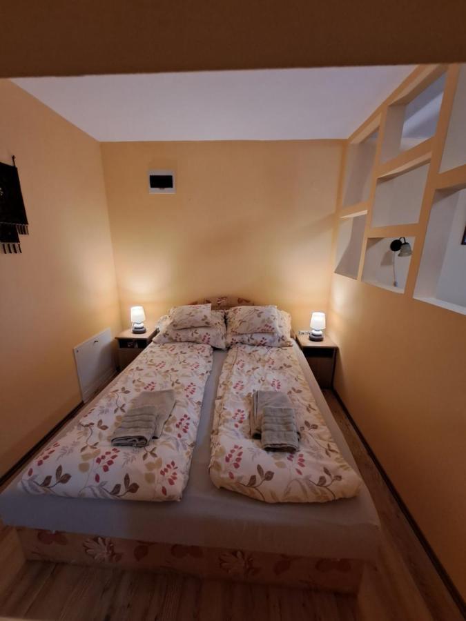 Rozmaring Apartmanok Дьюла Экстерьер фото