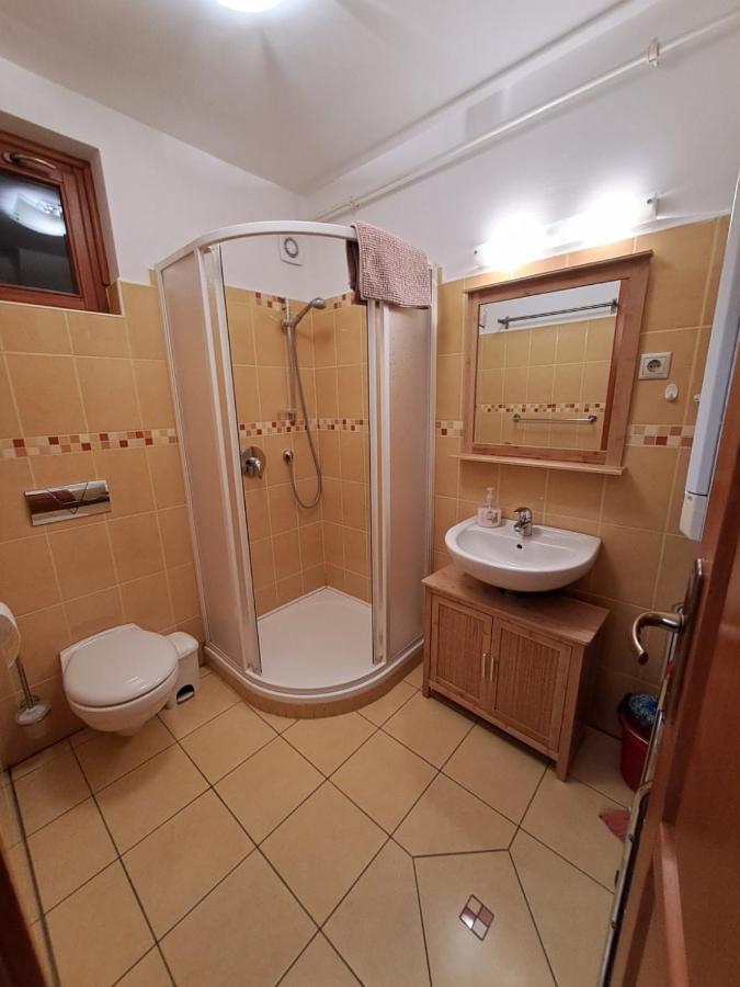 Rozmaring Apartmanok Дьюла Экстерьер фото