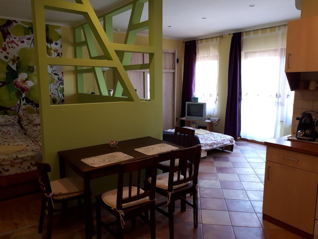 Rozmaring Apartmanok Дьюла Экстерьер фото