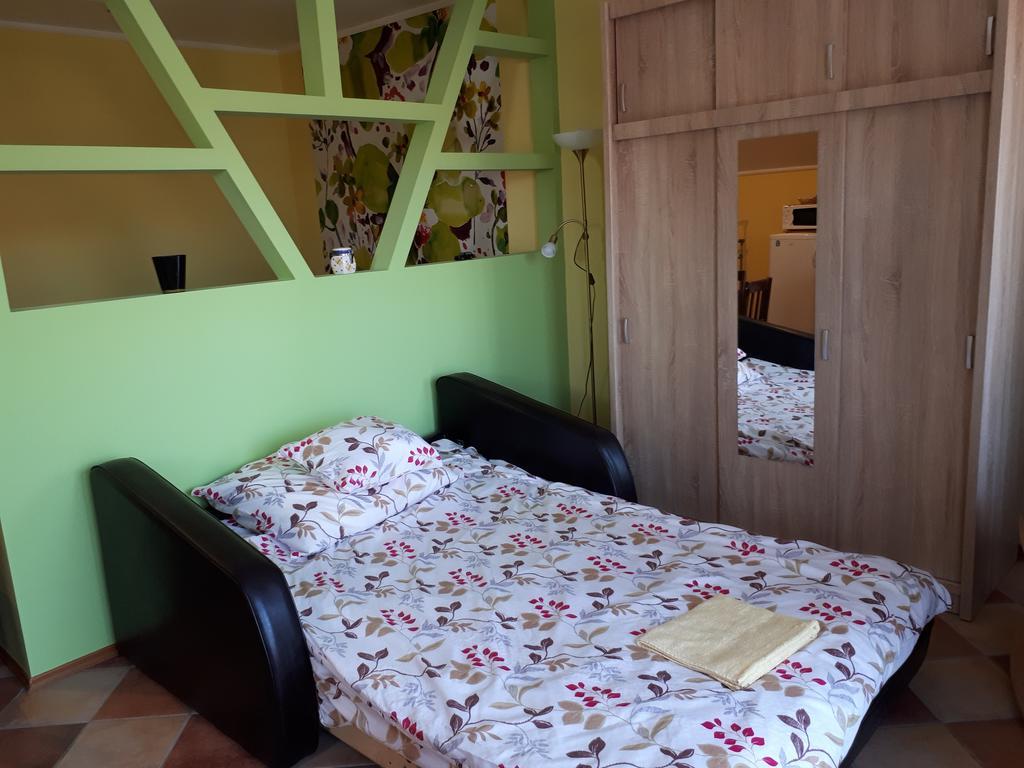 Rozmaring Apartmanok Дьюла Экстерьер фото