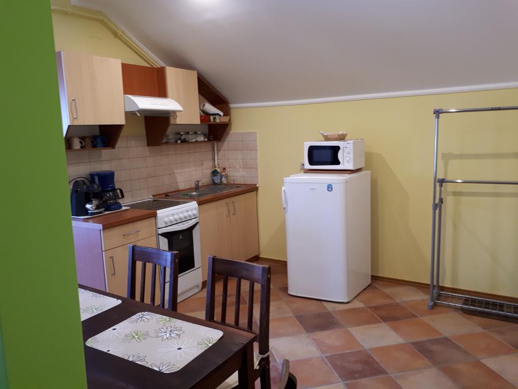 Rozmaring Apartmanok Дьюла Экстерьер фото