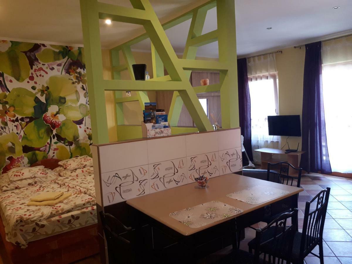 Rozmaring Apartmanok Дьюла Экстерьер фото