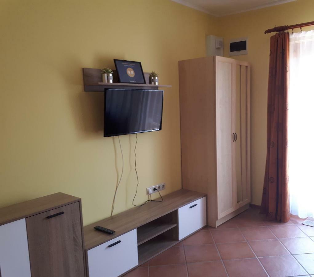 Rozmaring Apartmanok Дьюла Экстерьер фото