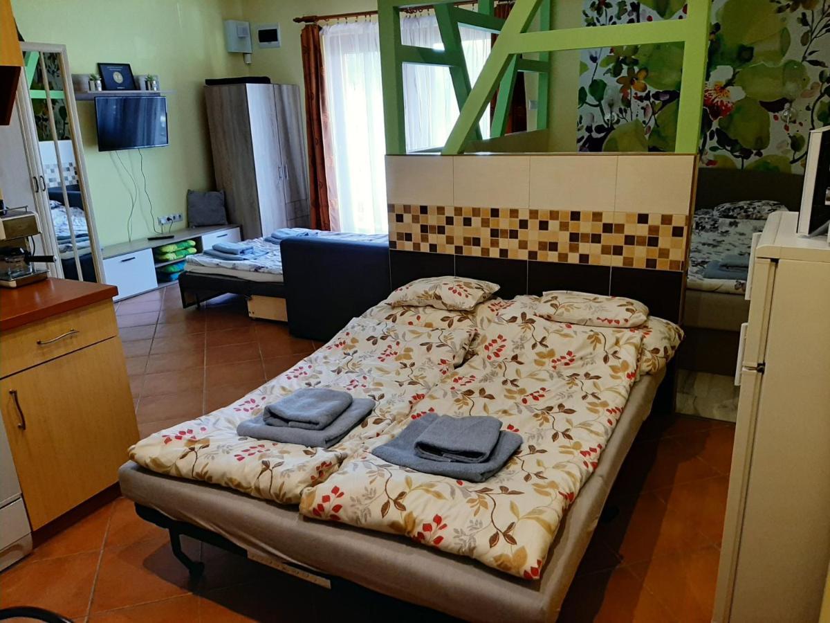 Rozmaring Apartmanok Дьюла Экстерьер фото